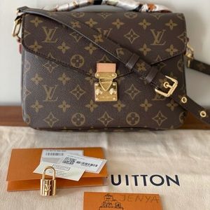 Authentic Pochette Metis monogram year 2020
